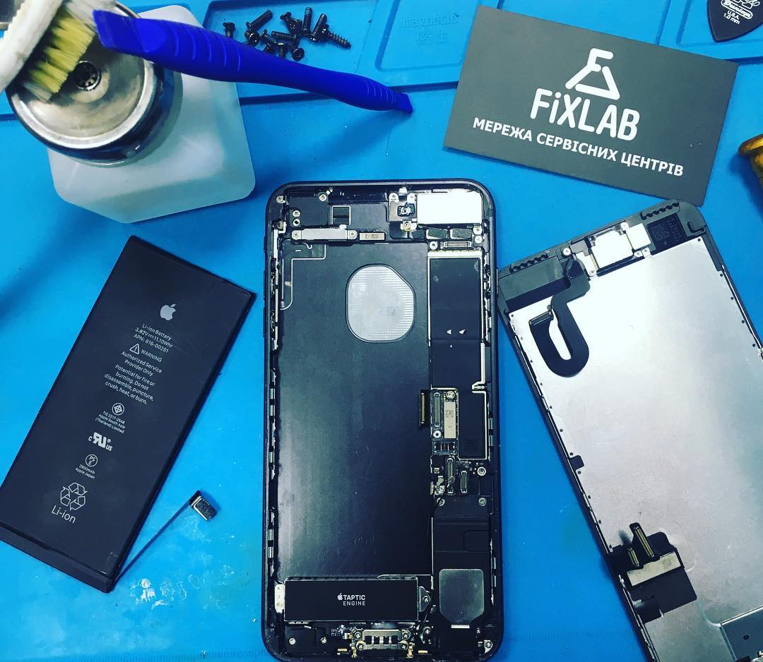 Замена батареи в iPhone 7 Киев цена