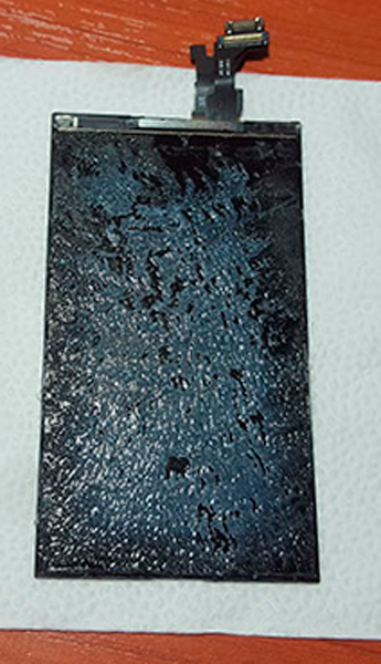 LCD дисплей iPhone 6 после снятия разбитого стекла LCD дисплей iPhone 6 после снятия разбитого стекла