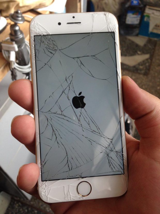 Замена разбитого стекла на iPhone 7 в Киеве