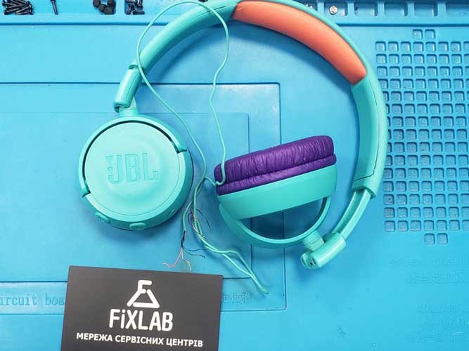 Ремонт наушников JBL в Киеве